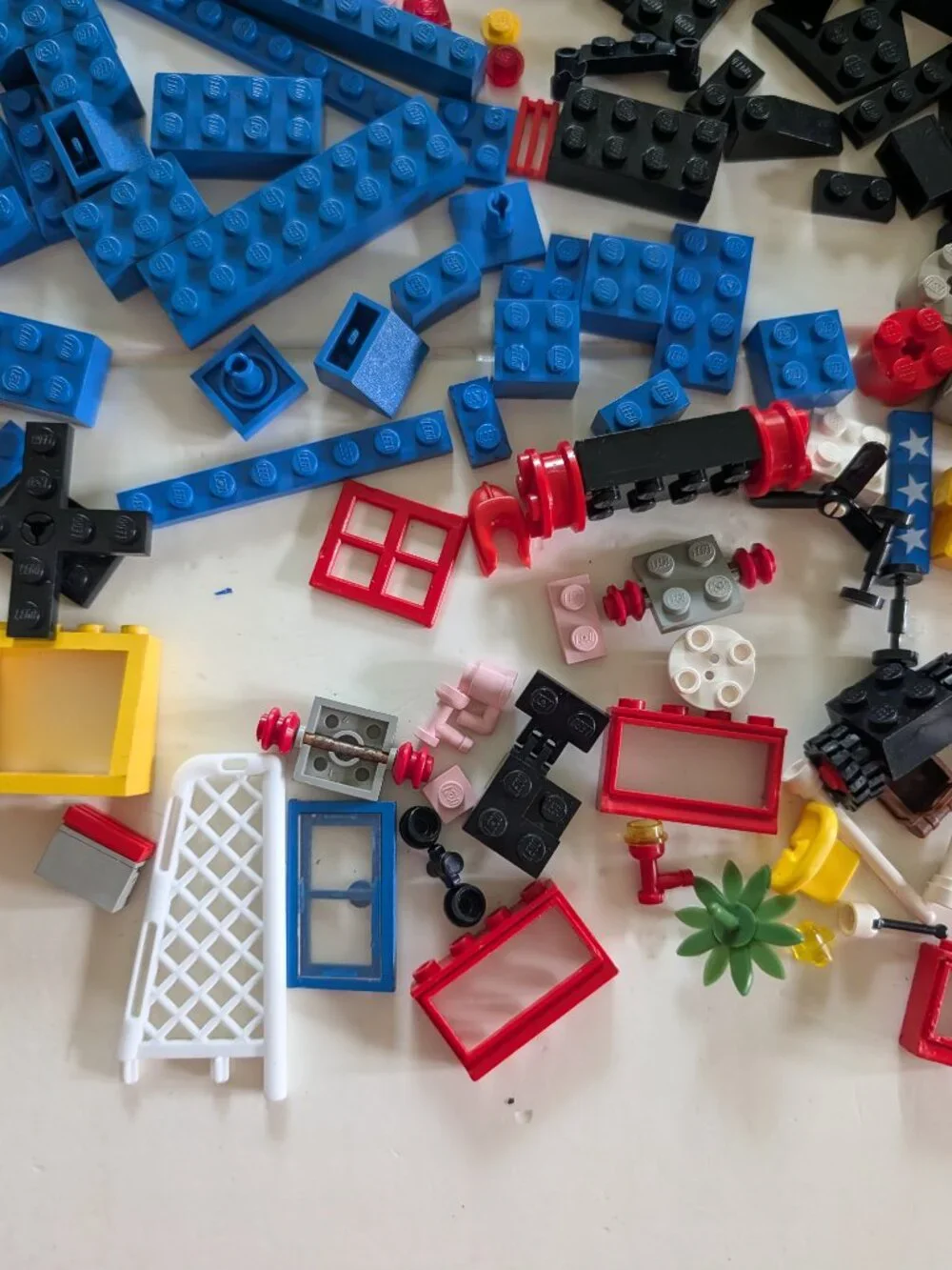 VTG 80s 90s LEGO Lot 600+ Pieces Minifig Parts Figure Bricks Plates Window Wheel